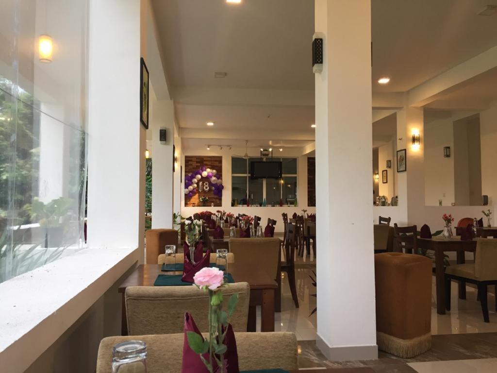 Kandy Rivers Edge Nature Resort Екстериор снимка