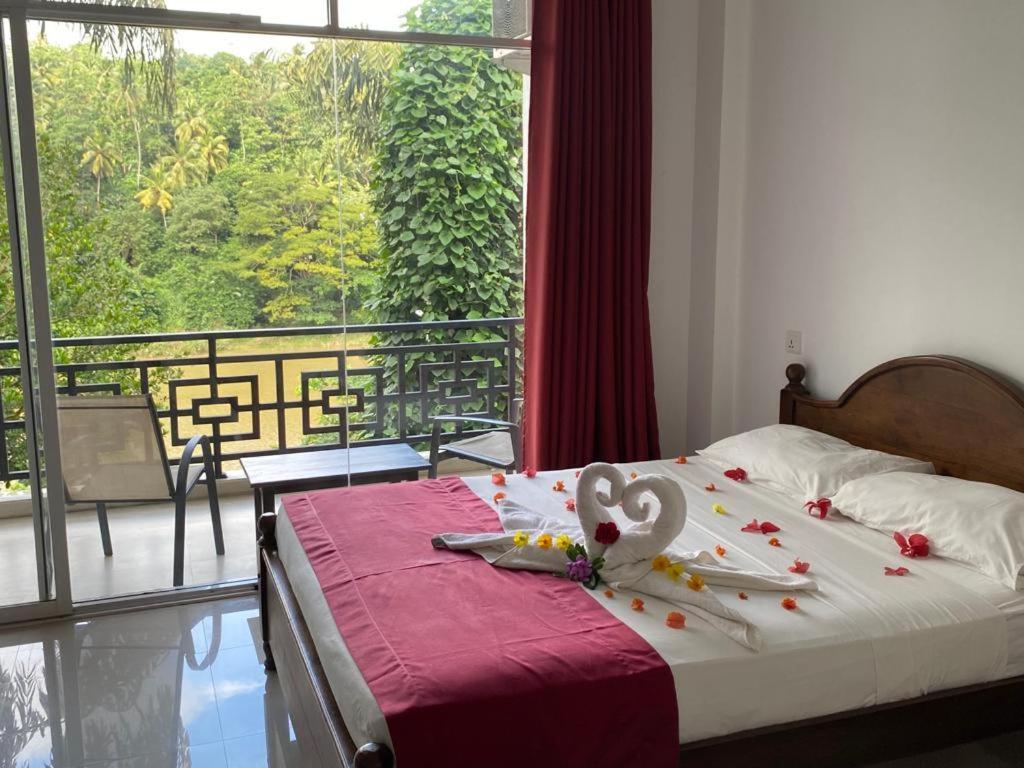 Kandy Rivers Edge Nature Resort Екстериор снимка