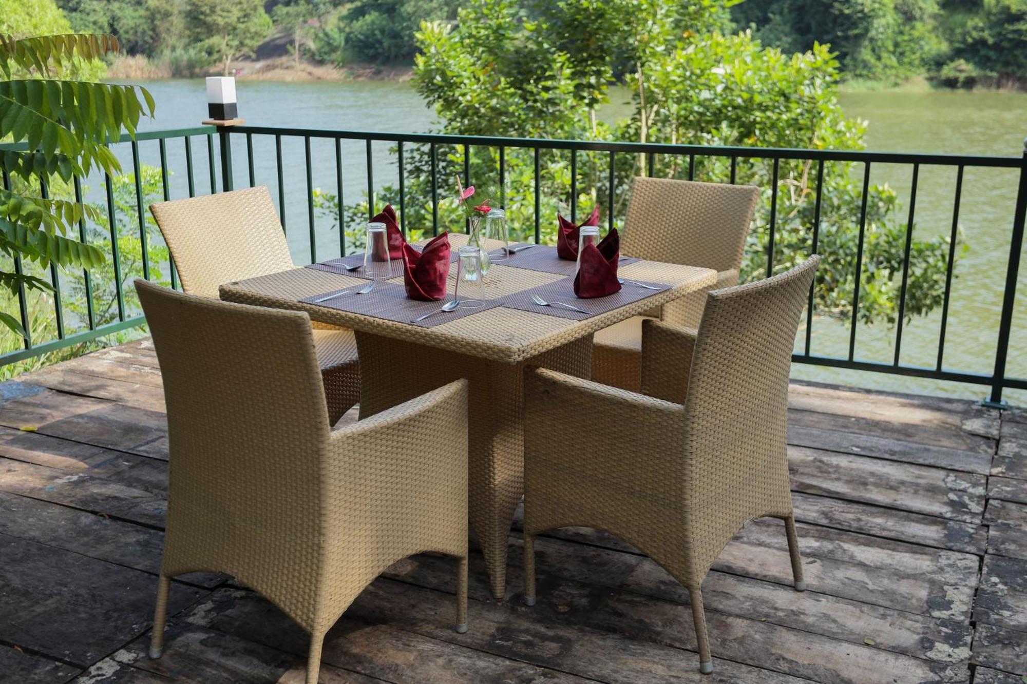 Kandy Rivers Edge Nature Resort Екстериор снимка