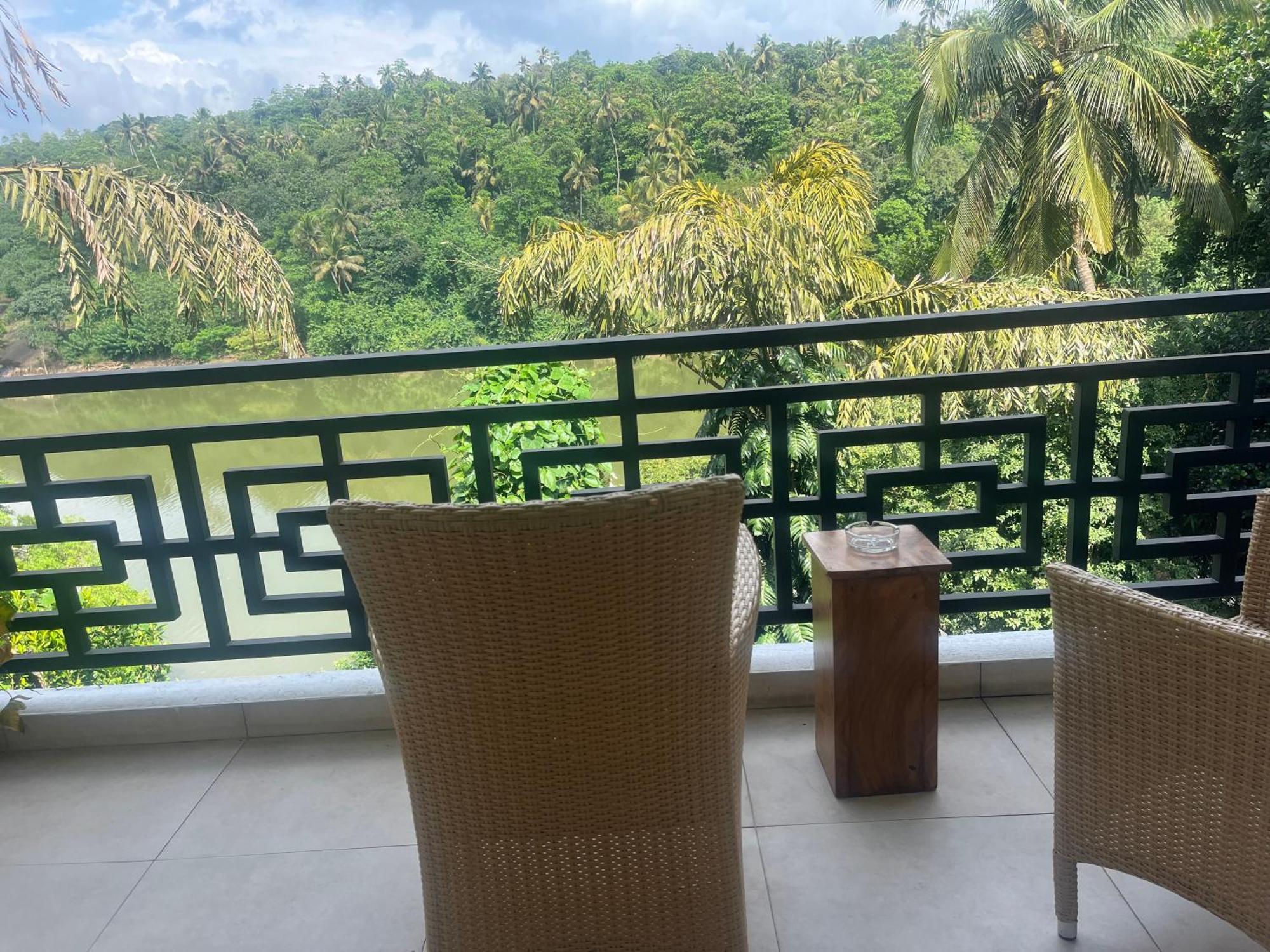 Kandy Rivers Edge Nature Resort Екстериор снимка